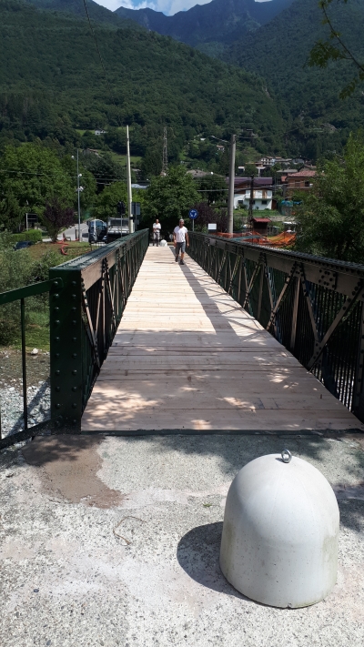 RIAPERTO IL PONTE DI VIA CARALETTA A PRIMALUNA. PER ORA SOLO PEDONALE (E CICLABILE)