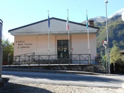 NUOVA SCUOLA MEDIA DELLA VALSASSINA. I SINDACI: AVANTI UNITI