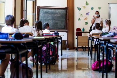 MEDIE E SUPERIORI DA LUNEDI A SCUOLA IN PRESENZA