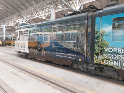 I PIANI RESINELLI PUBBLICIZZATI SUI TRAM DI MILANO