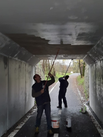 VOLONTARI RIMETTONO A NUOVO IL SOTTOPASSO DELLA CICLABILE A CORTABBIO