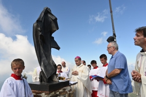 L&#039;OMAGGIO DELL&#039;ARCIVESCOVO ALLA &quot;REGINA DELLE VALLI&quot; SUL MONTE ROTONDO