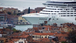 Grandi Navi fuori dalla Laguna