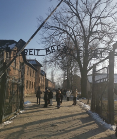 “OTTANT'ANNI, OGGI, DALL'APERTURA DEI CANCELLI DI AUSCHWITZ. NON POSSIAMO DIMENTICARE