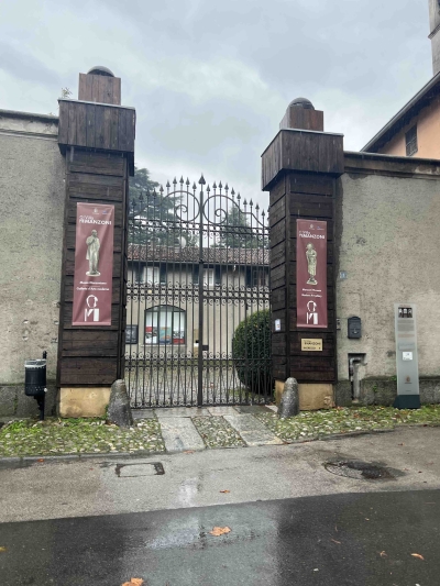 UN CONFRONTO IMPIETOSO TRA VILLA LEOPARDI E VILLA MANZONI