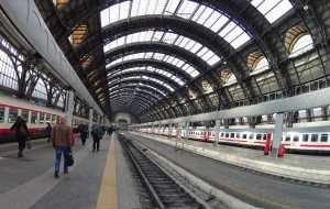 IL DIRETTO DELLE 7,19 DA LECCO ARRIVERA` ANCORA A MILANO CENTRALE