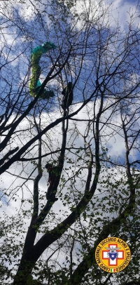 CADONO COL PARAPENDIO A ERBA E A COSIO