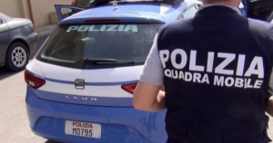 RUBO’ UN’AUTO ED INVESTI’ UN MOTOCICLISTA: ARRESTATO DALLA POLIZIA DI STATO