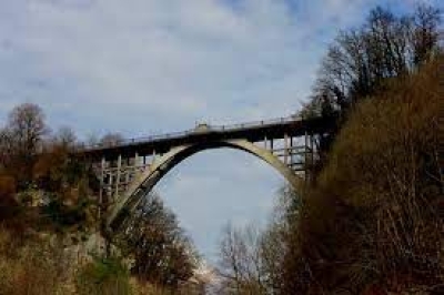 I CARABINIERI SVENTANO UN TENTATIVO DI SUICIDIO AL PONTE DI CREMENO