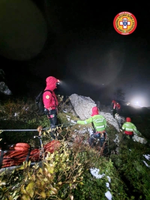 ESERCITAZIONE NOTTURNA E SOTTO LA PIOGGIA PER I SOCCORRITORI DEL SOCCORSO ALPINO