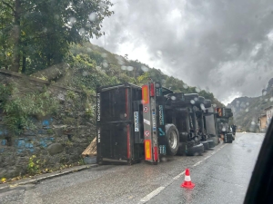 CAMION RIBALTATO A BALISIO