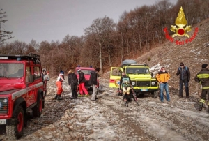 VENTO FORTE, FUNIVIA FERMA. I VIGILI DEL FUOCO EVACUANO BOBBIO