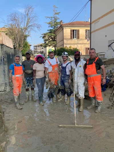 Un gruppo alpino lecchese in Romagna dopo l&#039;alluvione