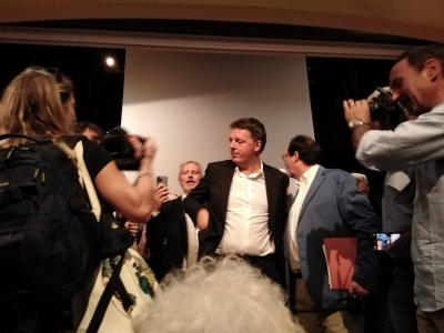 PIENONE PER RENZI IN SALA TICOZZI