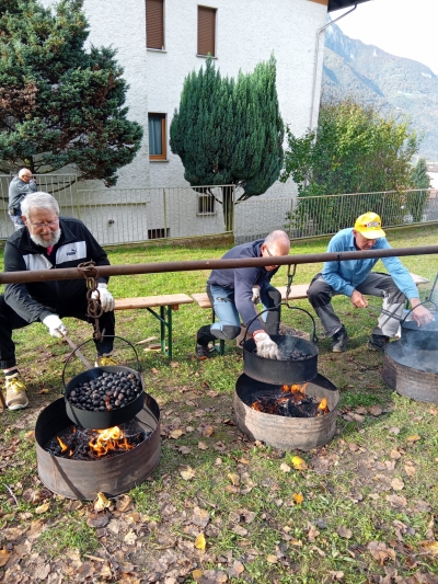 PRIMALUNA: ALPINI A SCUOLA CON LE BUROLLE