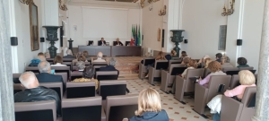 VILLA  MONASTERO: GRANDE PARTECIPAZIONE ALLA PRESENTAZIONE DI DUE MOSTRE